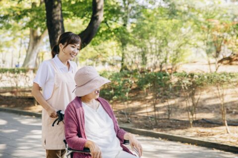 介護　勤務時間