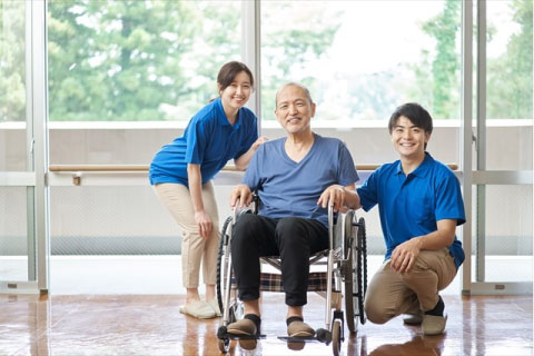 未経験から介護職の正社員