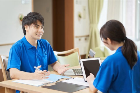 未経験から介護職の正社員